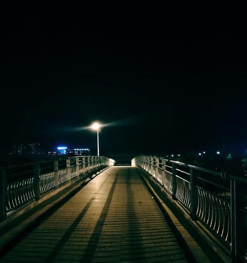 手机在黑夜中如何拍照效果好？提高夜间拍照效果的技巧有哪些？  第2张